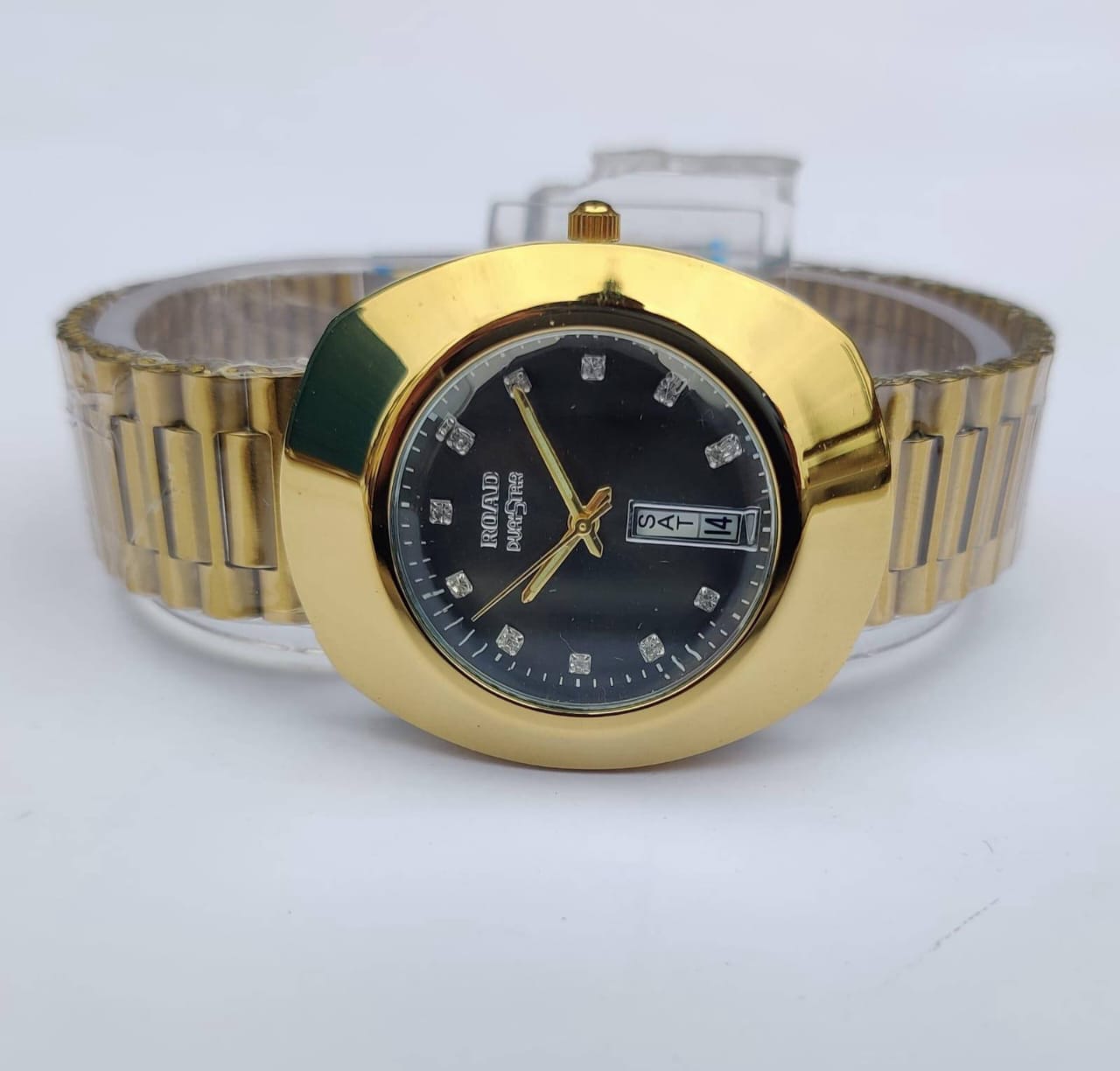 Men's Formal Analogue Watch  Golden Color